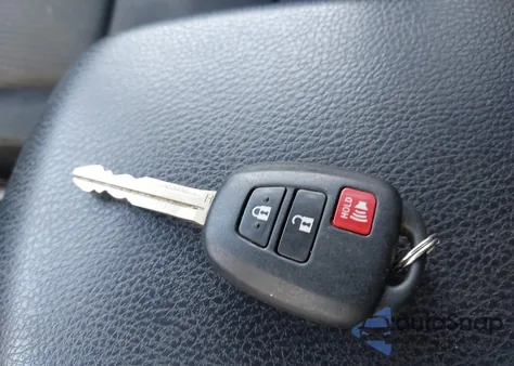 2017 Toyota Rav4 Le z USA, uszkodzony, nr VIN JTMZFREV9HJ703648